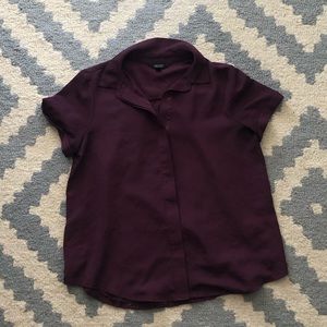 Vera Wang shortsleeve button-down shirt | M | Plum